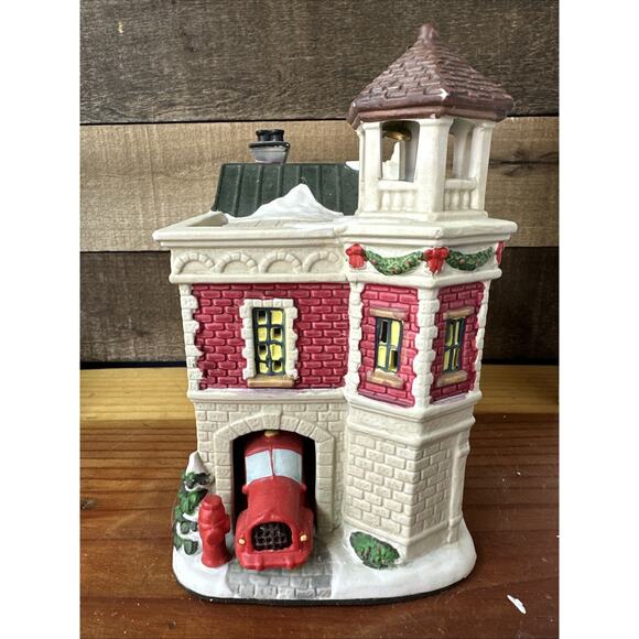 Lemax ENCHANTED FOREST Fire Station Lighted Glass Window House In Box - Picture 2 of 8
